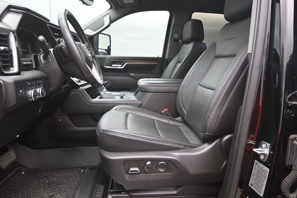 Used 2024 GMC Sierra 3500 Denali w/ Denali Reserve Package AWD/4WD image 18