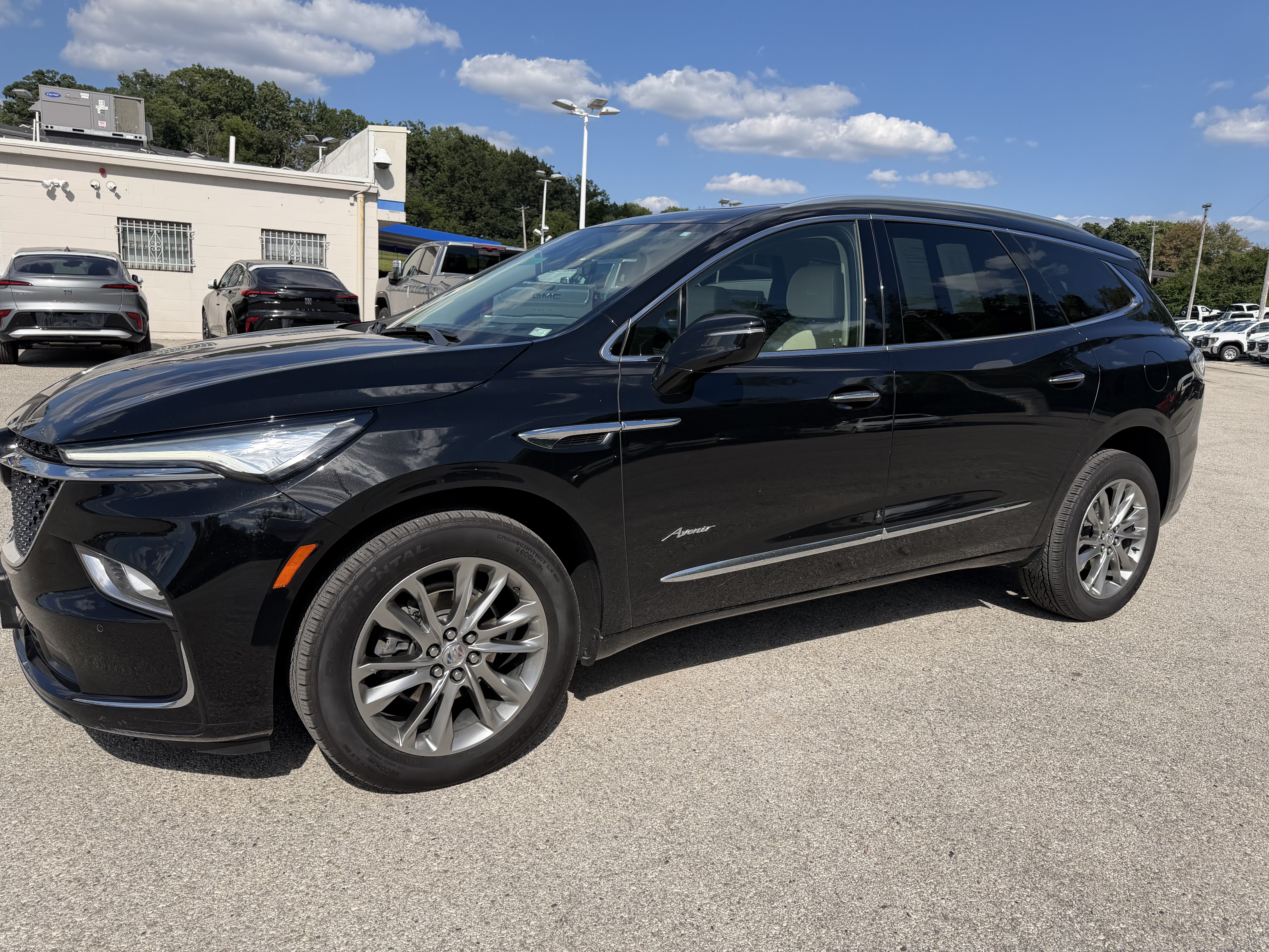 Used 2024 Buick Enclave Avenir AWD/4WD image 3