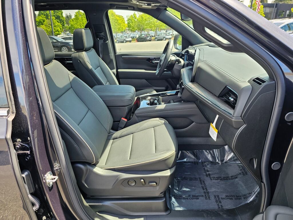 New 2026 Chevrolet Suburban Premier w/ Sun And Tow Package AWD/4WD image 32