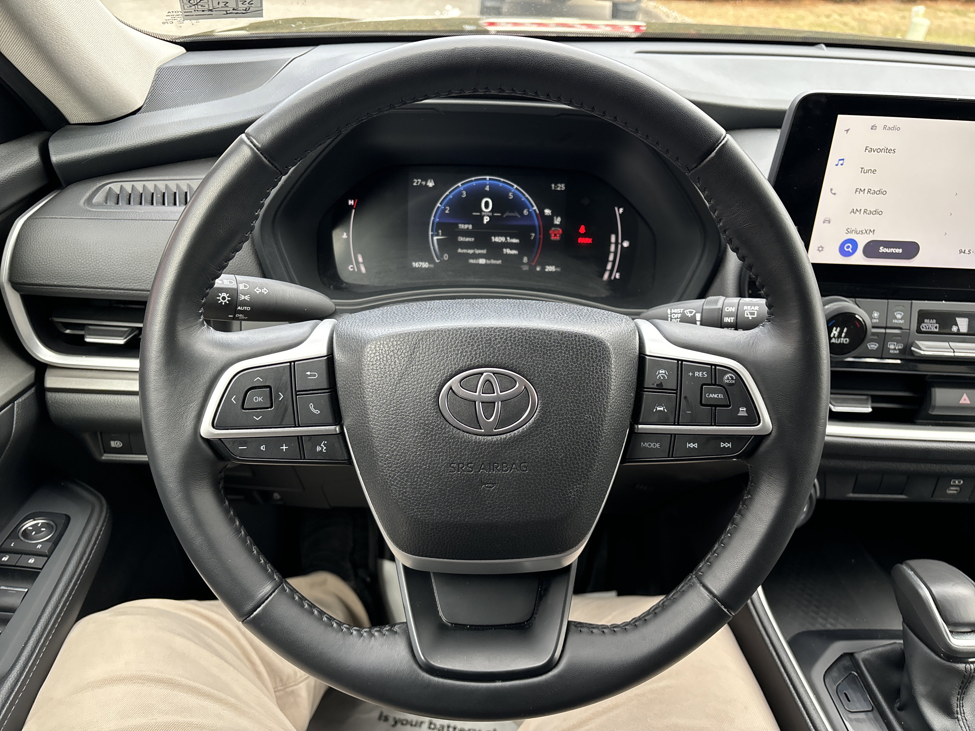 Used 2025 Toyota Grand Highlander AWD image 19