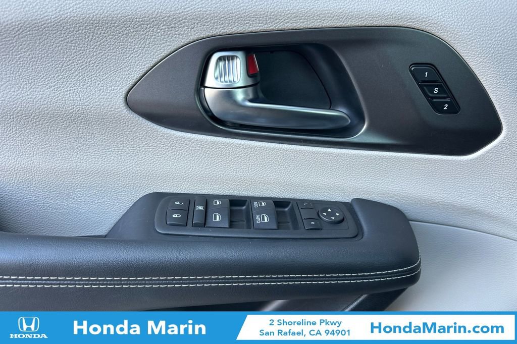 Used 2024 Chrysler Pacifica Select image 14