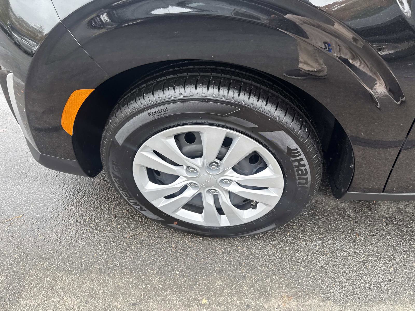 Used 2025 Kia Soul LX image 12