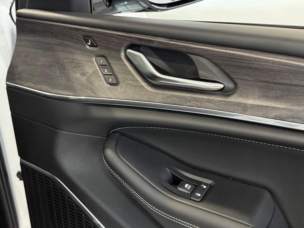 New 2025 Jeep Grand Cherokee Overland w/ Adv Protech Group III image 17