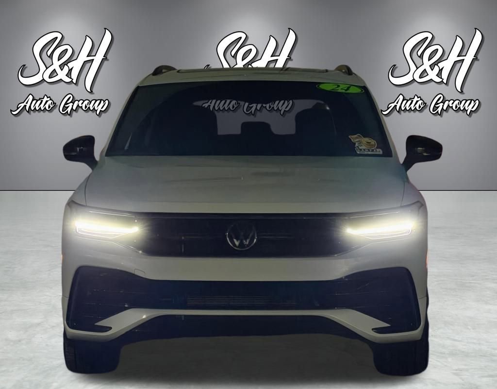 Used 2024 Volkswagen Tiguan SE R-Line image 25