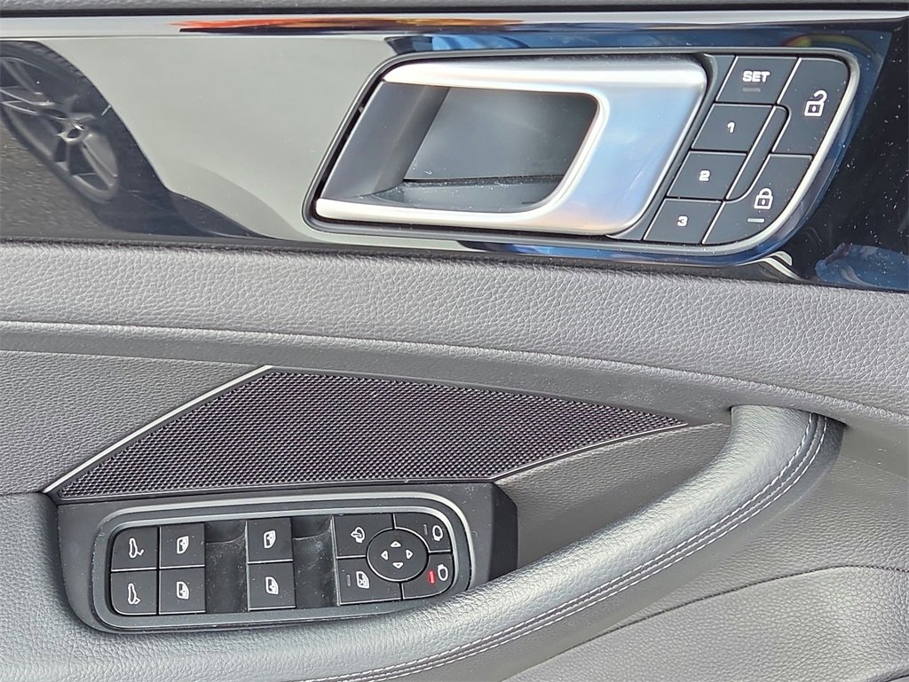 Used 2022 Porsche Panamera 4 image 7