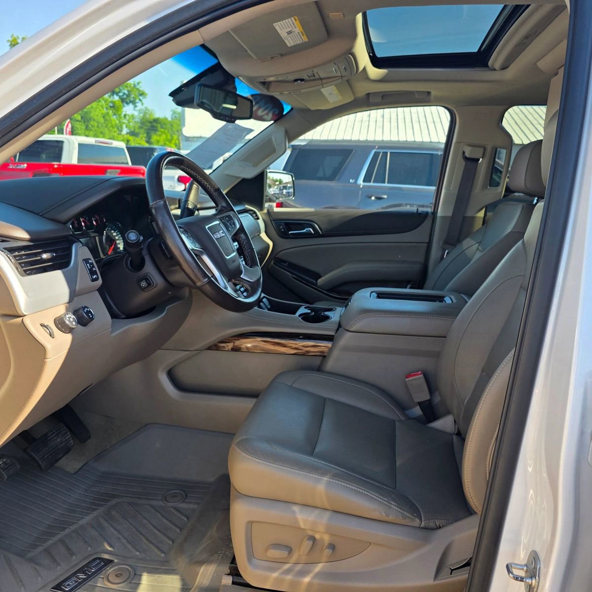 Used 2018 GMC Yukon SLT w/ Premium Edition AWD/4WD image 12