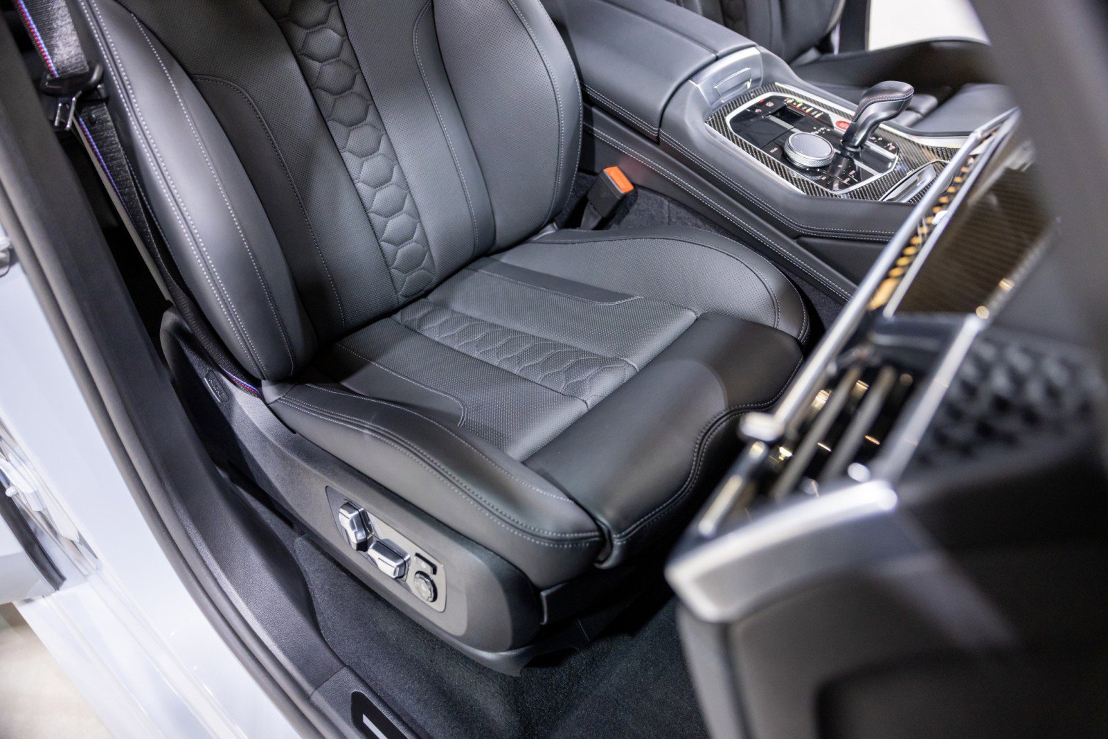 Used 2026 BMW X5 M Competition w/ Executive Package image 30