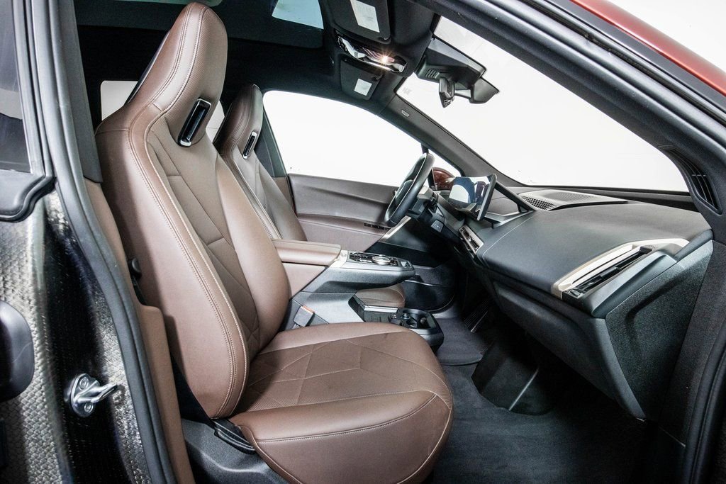 Used 2022 BMW iX xDrive50 w/ Sport Package image 10