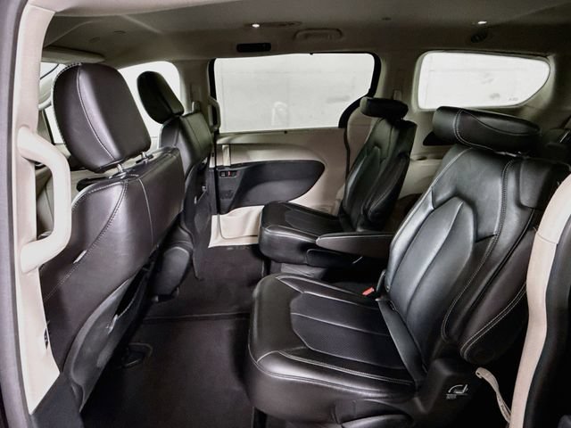 Used 2023 Chrysler Pacifica Touring-L FWD image 28