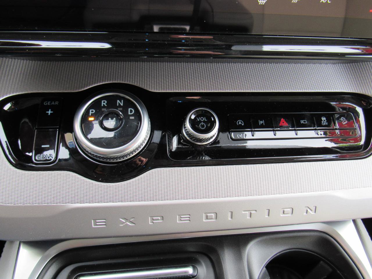 New 2026 Ford Expedition Active image 21