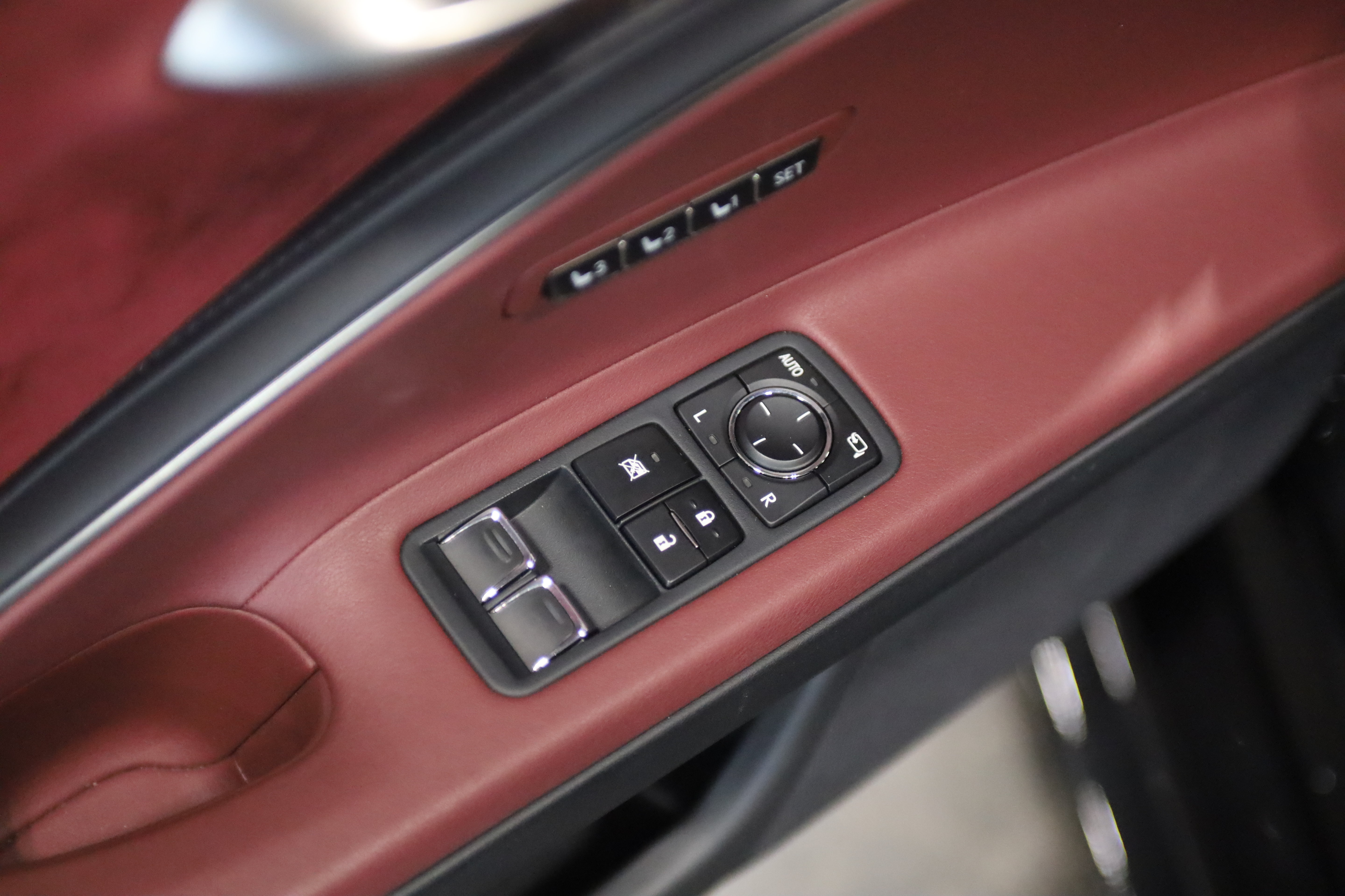 Used 2018 Lexus LC 500 Coupe w/ Sport Package RWD image 15