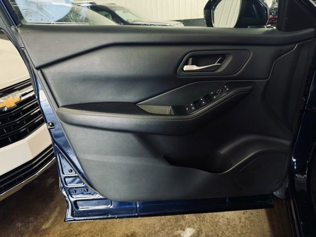 Used 2024 Nissan Rogue SV image 12