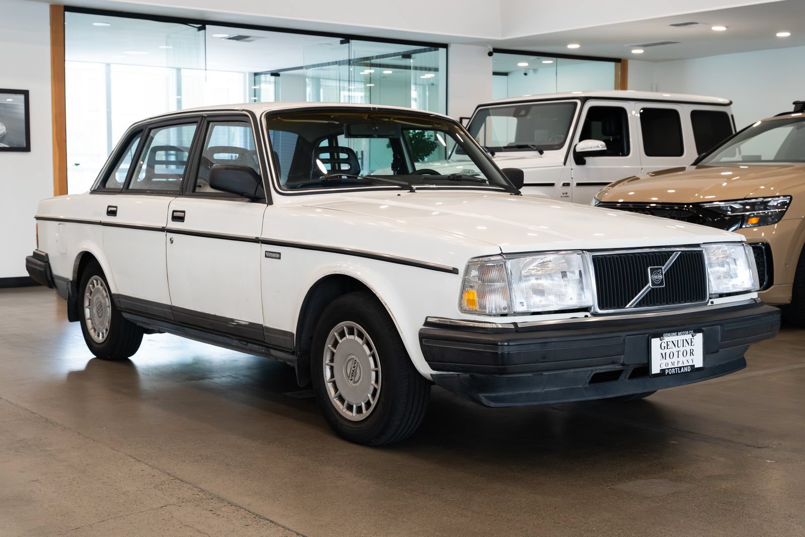 Used 1989 Volvo 240 DL RWD image 3