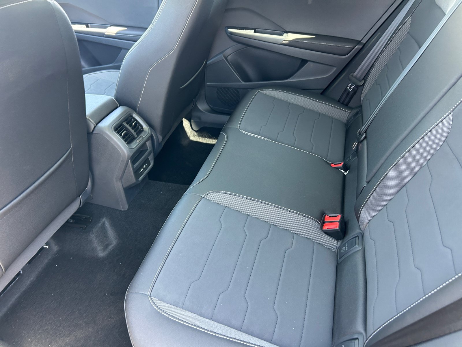 New 2026 Volkswagen Taos SE FWD image 17