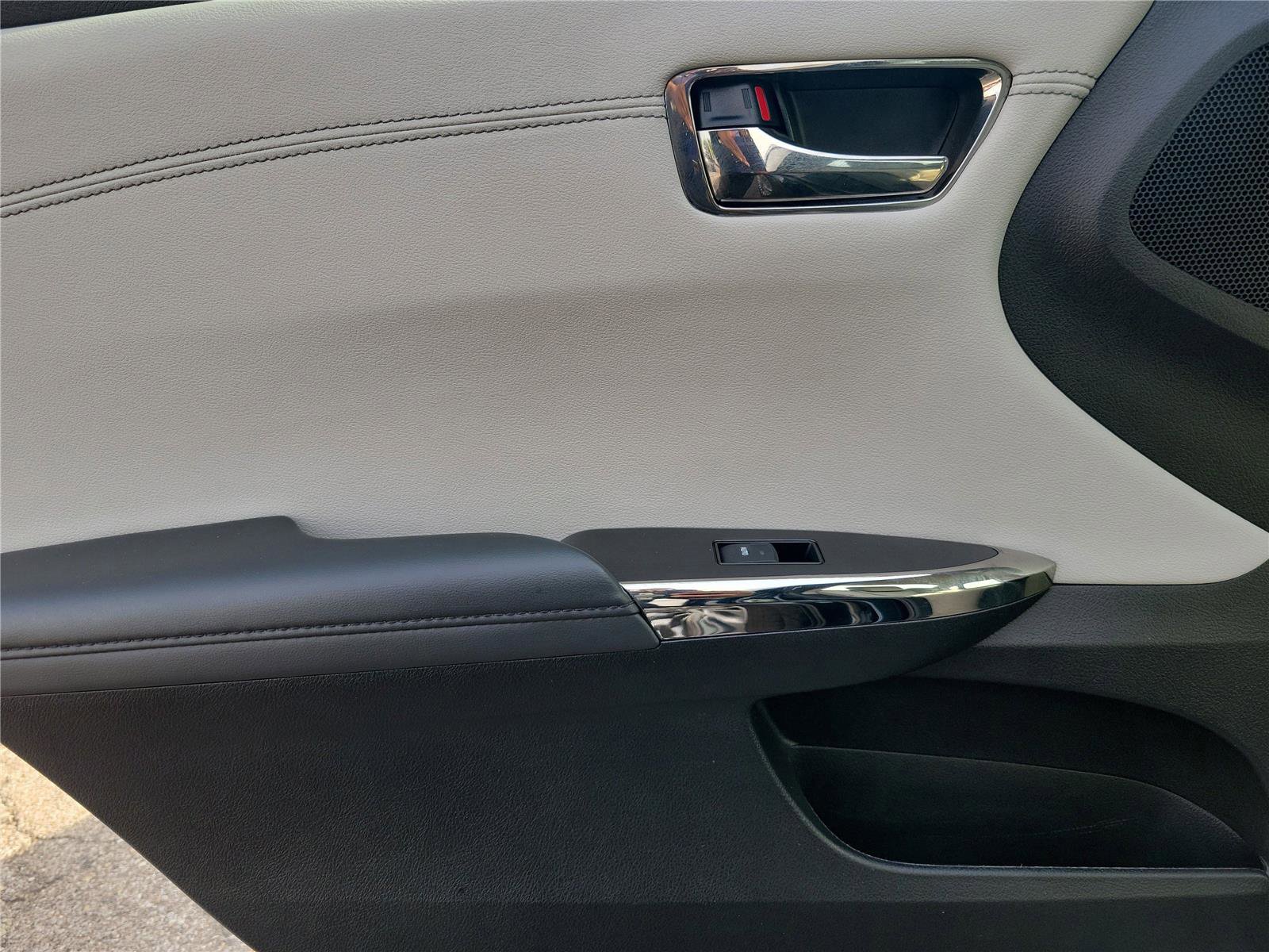 Used 2016 Toyota Avalon Limited w/ Toyota Safety Sense Package image 15