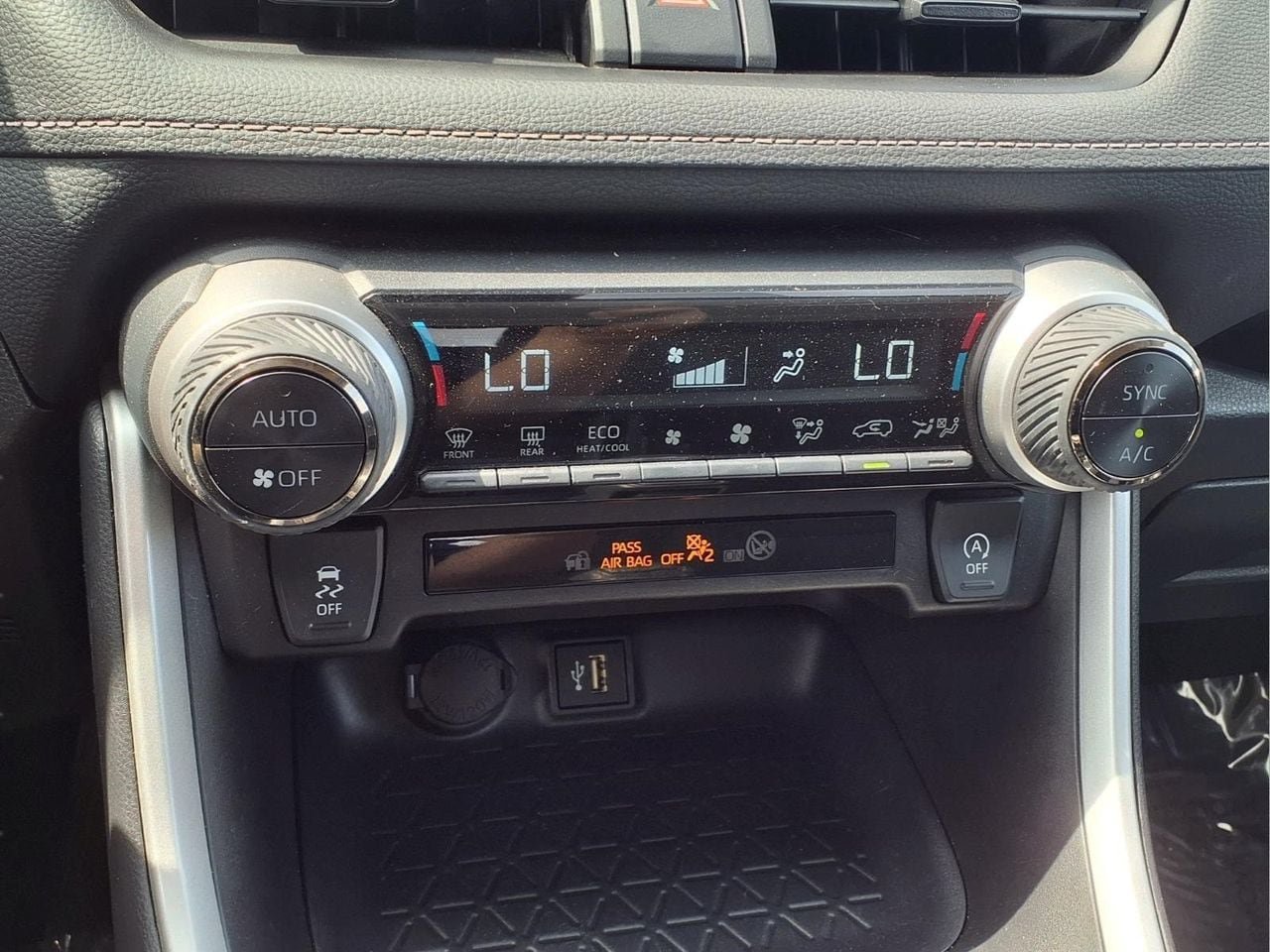 Used 2025 Toyota RAV4 XLE AWD/4WD image 16