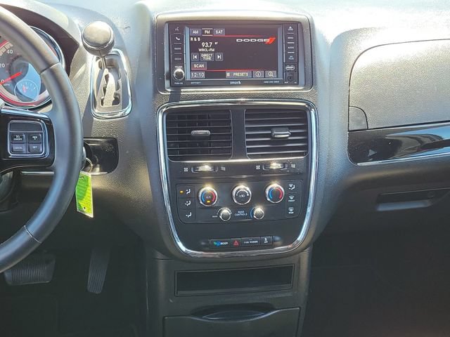 Used 2016 Dodge Grand Caravan SE FWD image 18