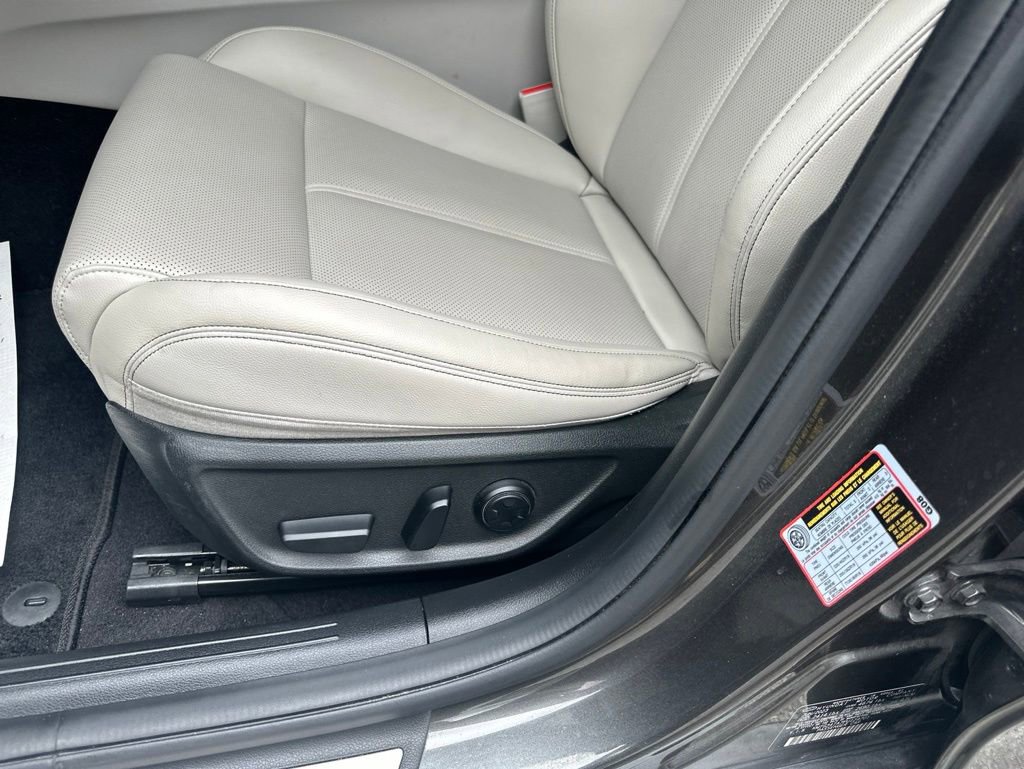 Used 2023 Genesis G70 2.0T RWD image 10