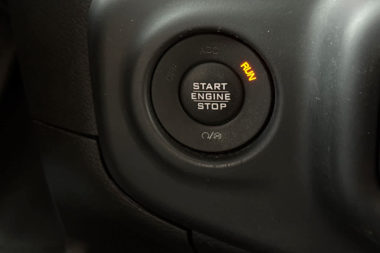Used 2018 Jeep Wrangler Unlimited Sahara AWD/4WD image 25