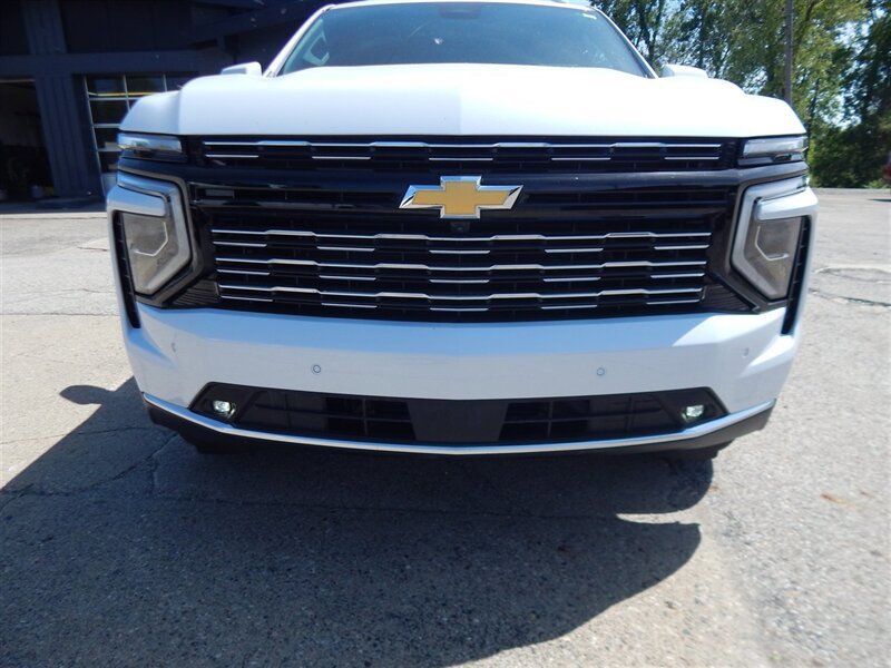 Used 2026 Chevrolet Suburban High Country AWD/4WD image 5