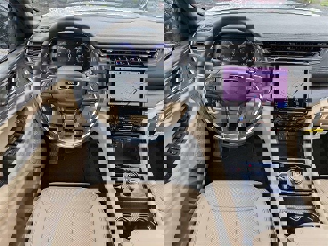 New 2025 Jeep Grand Cherokee Limited w/ Luxury Tech Group II image 17