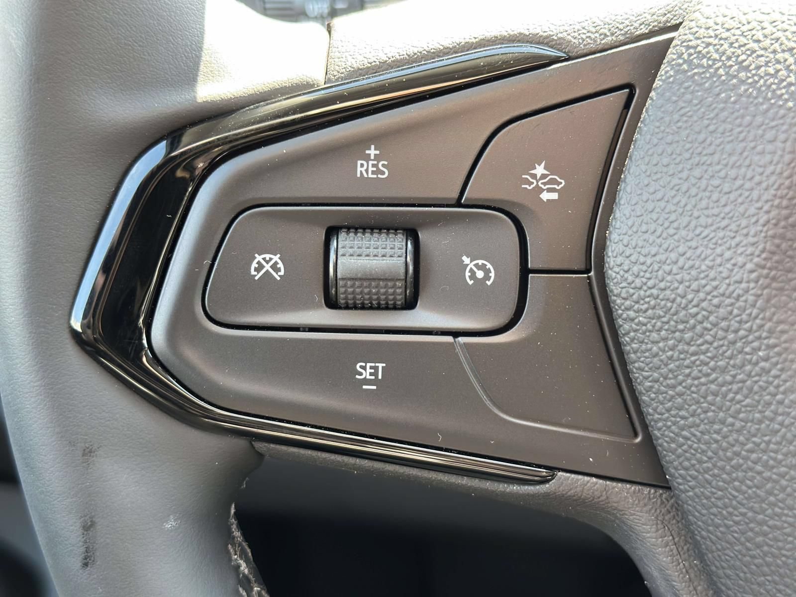 New 2027 Chevrolet Bolt LT w/ Comfort Package FWD image 14