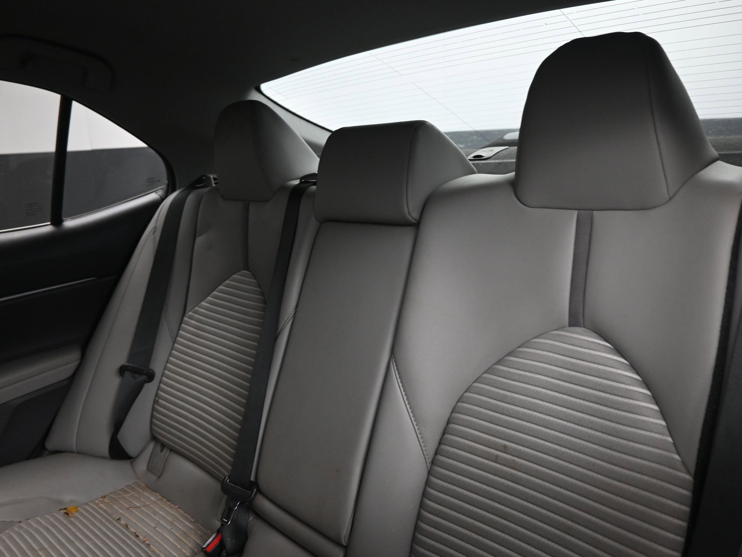 Used 2020 Toyota Camry SE image 16