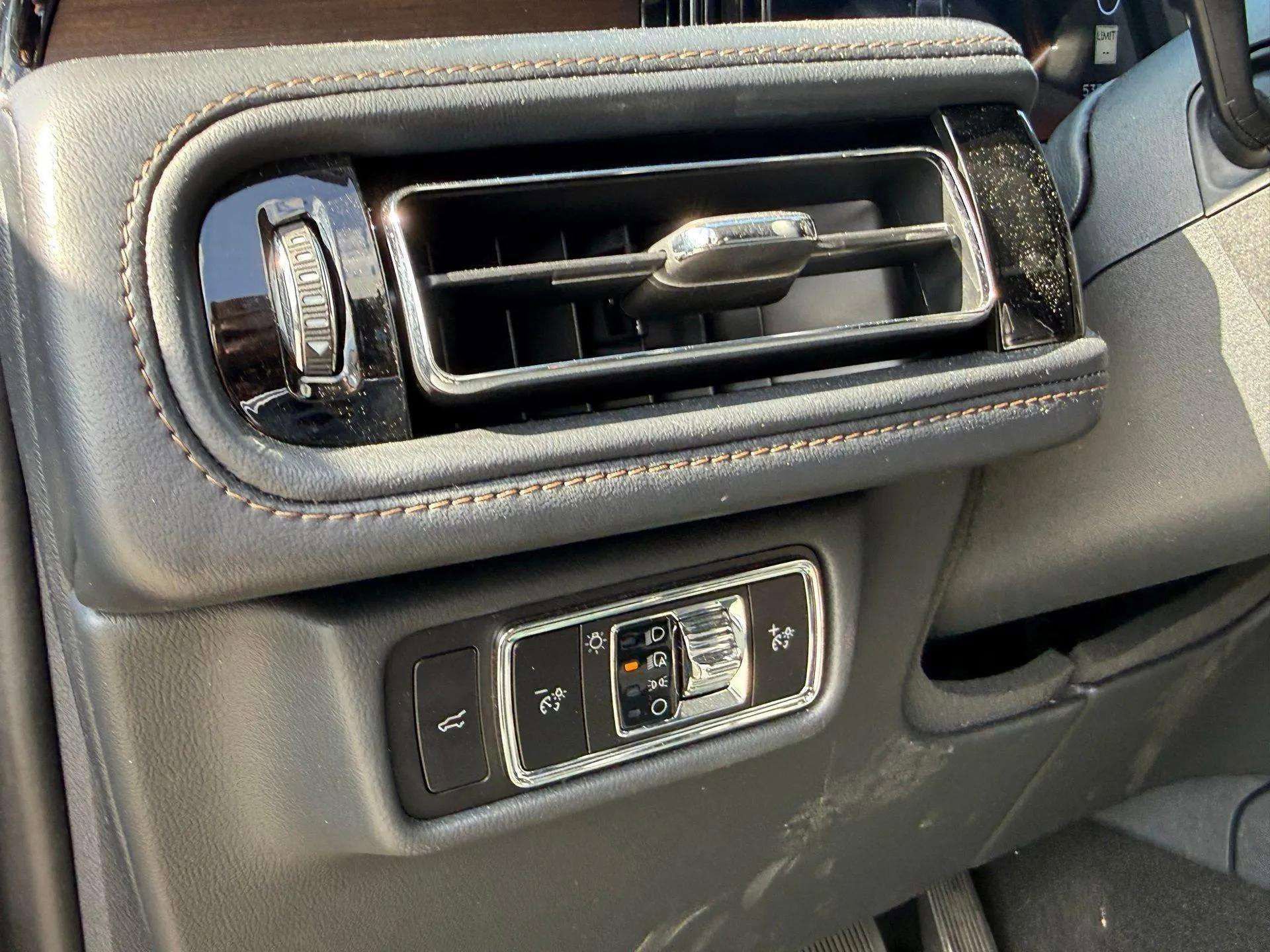 Used 2025 Lincoln Aviator Reserve w/ Illumination Package image 32