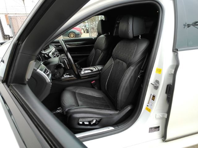 Used 2019 BMW 750i w/ Executive Package RWD image 6