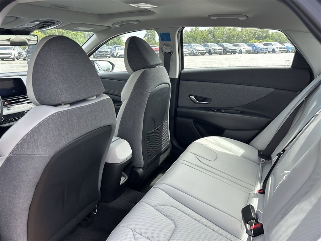 New 2025 Hyundai Elantra Limited image 19