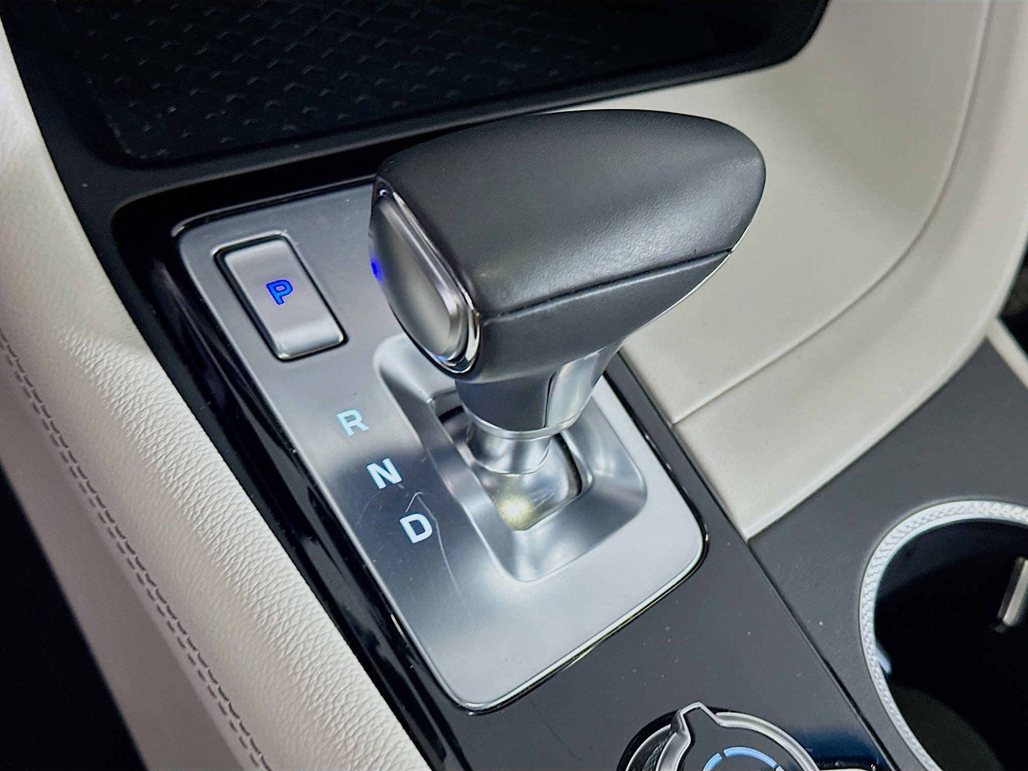 Used 2025 Genesis G70 2.5T image 25