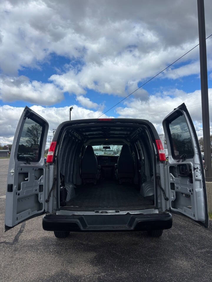 Used 2019 Chevrolet Express 2500 w/ Driver Convenience Package RWD image 3
