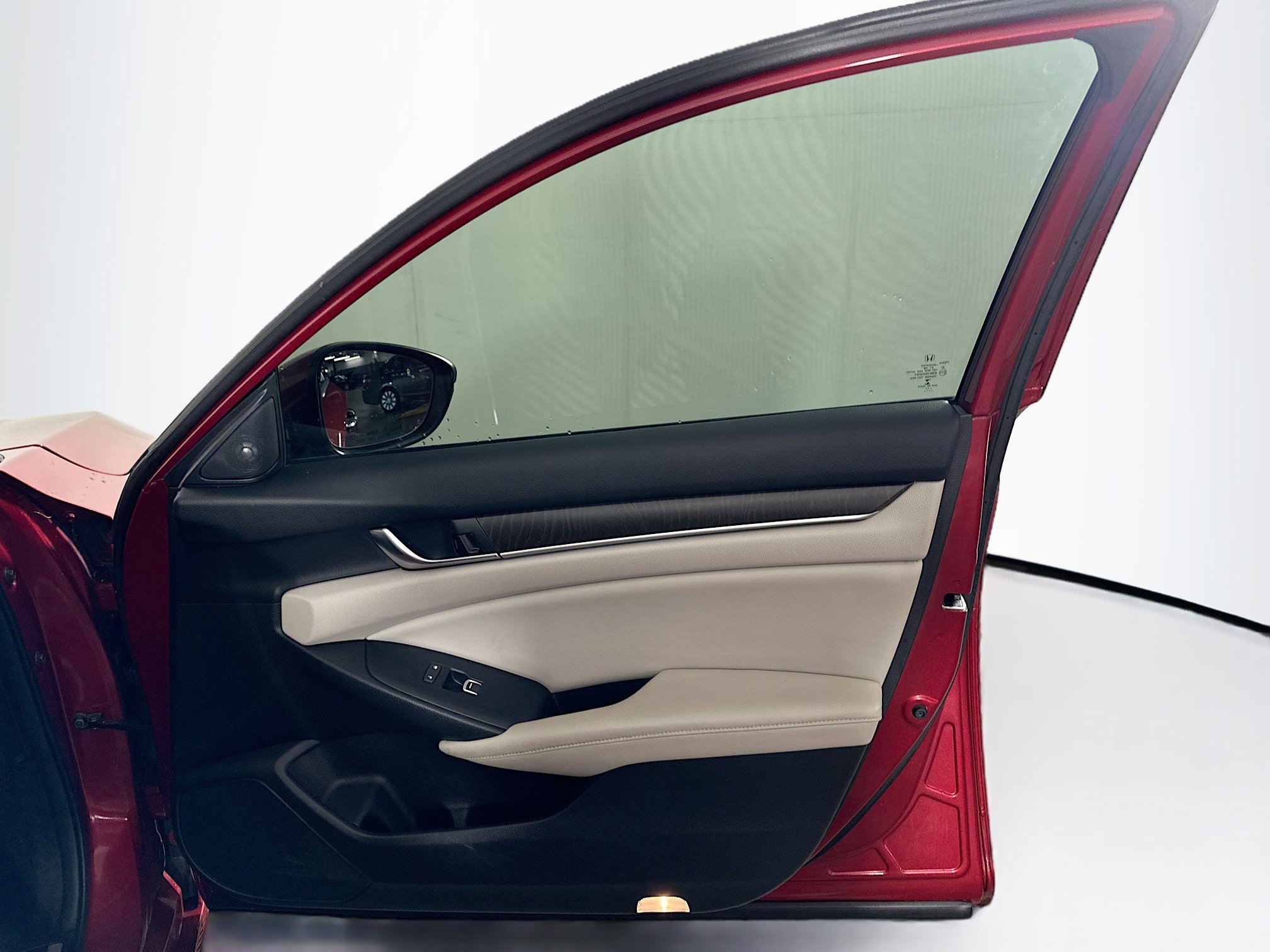 Used 2018 Honda Accord Touring image 31