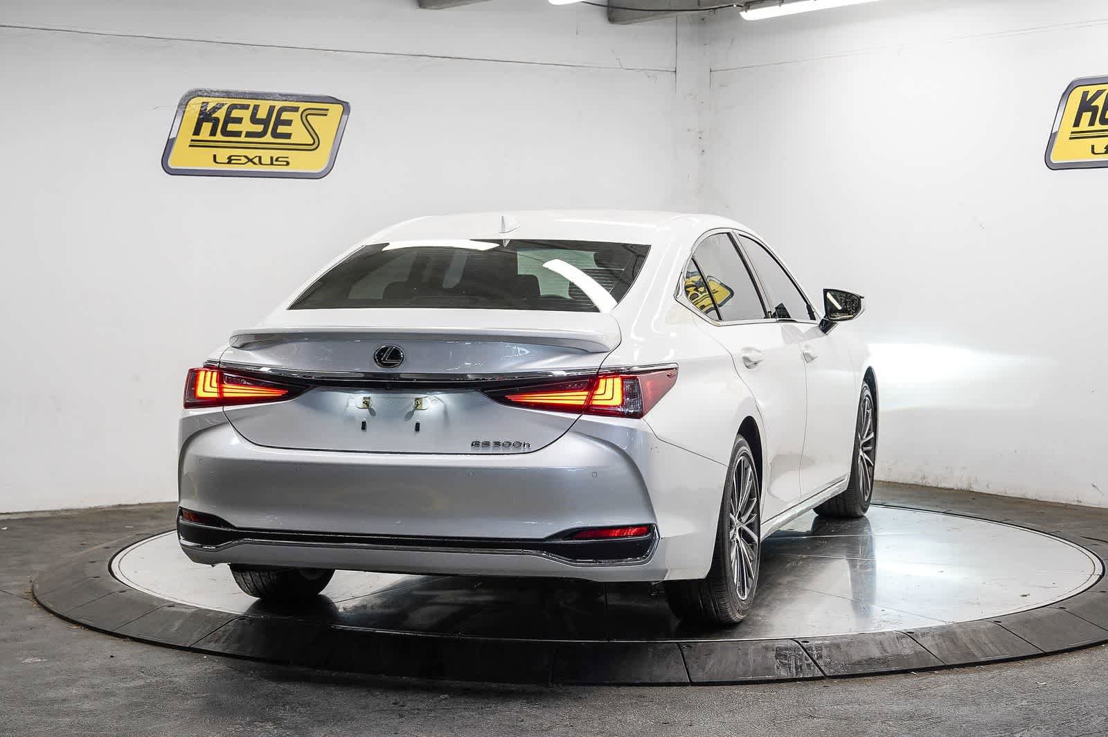 Used 2023 Lexus ES 300h w/ Premium Package FWD image 4
