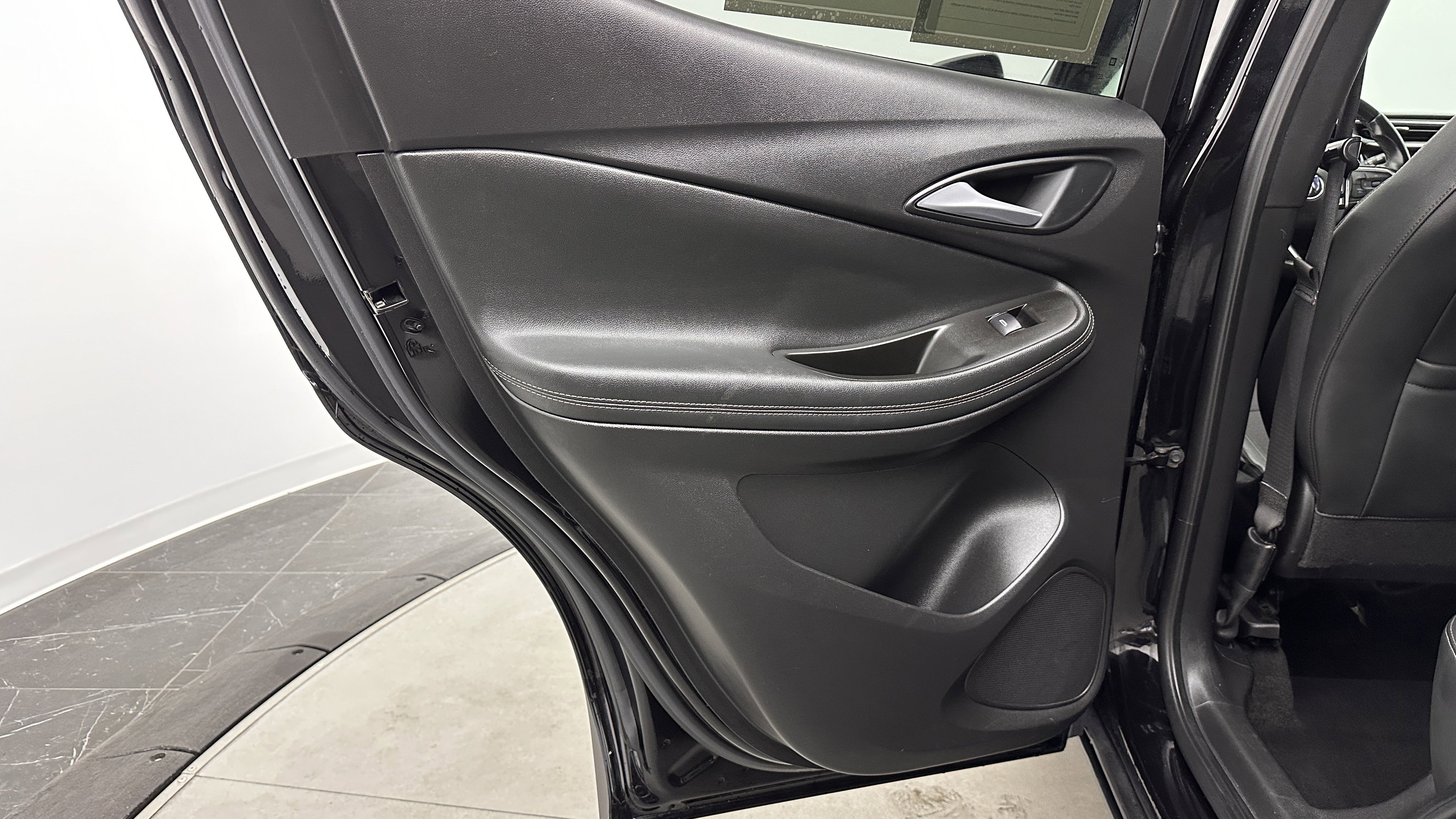 Used 2020 Buick Encore GX Select image 27