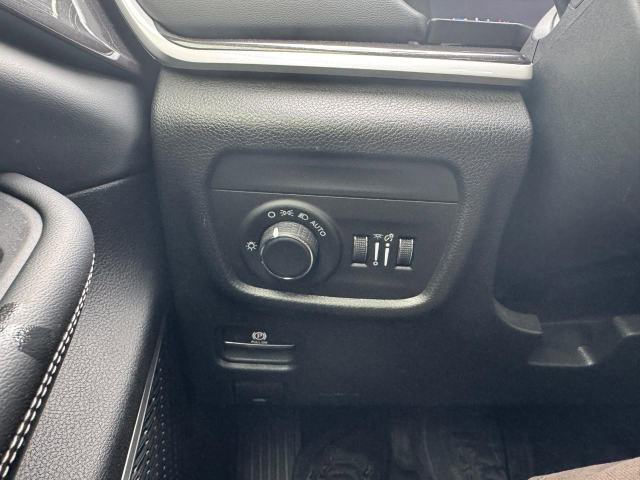 Used 2022 Jeep Grand Cherokee L Laredo w/ Luxury Tech Group I AWD/4WD image 28