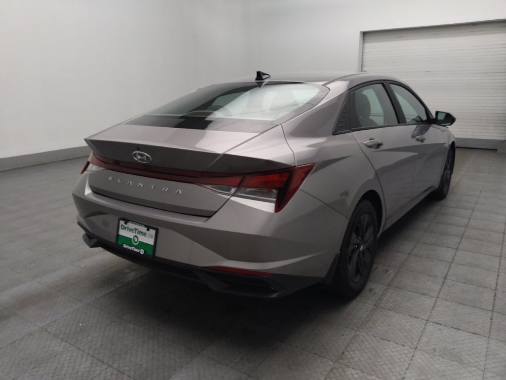 Used 2022 Hyundai Elantra SEL w/ Convenience Package FWD image 9