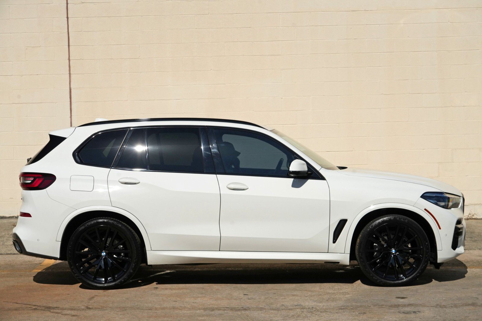 Used 2023 BMW X5 sDrive40i w/ M Sport Package RWD image 53