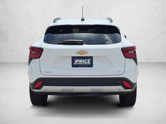 Used 2025 Chevrolet Trax LT FWD image 7