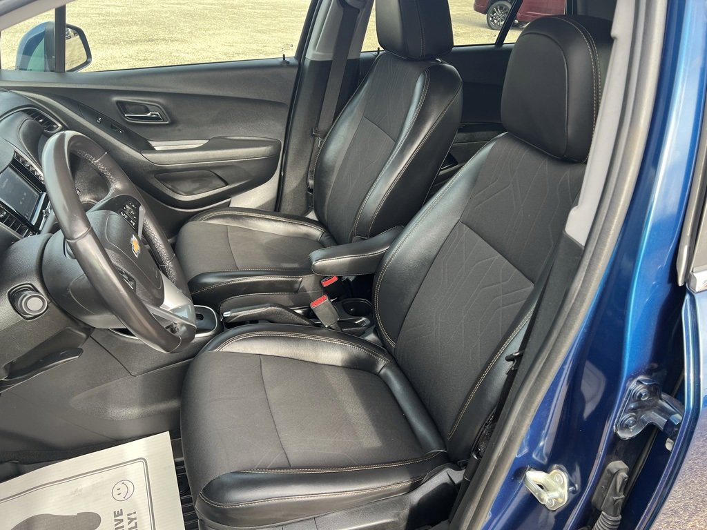 Used 2020 Chevrolet Trax LT w/ LT Convenience Package image 26