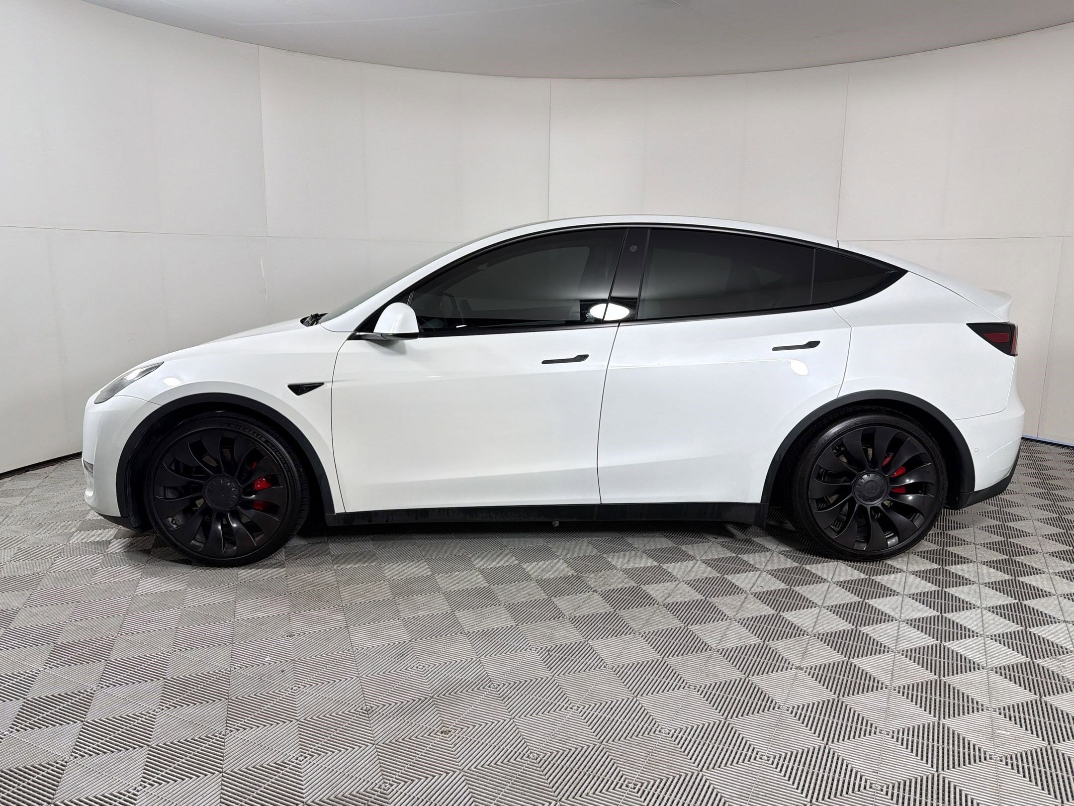 Used 2022 Tesla Model Y Performance AWD/4WD image 2