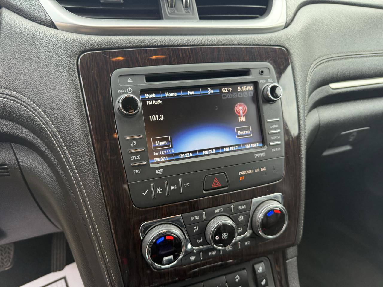 Used 2015 Chevrolet Traverse LT FWD image 16