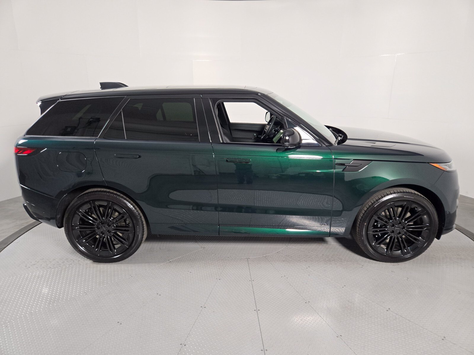 New 2027 Land Rover Range Rover Sport Dynamic SE AWD/4WD image 6