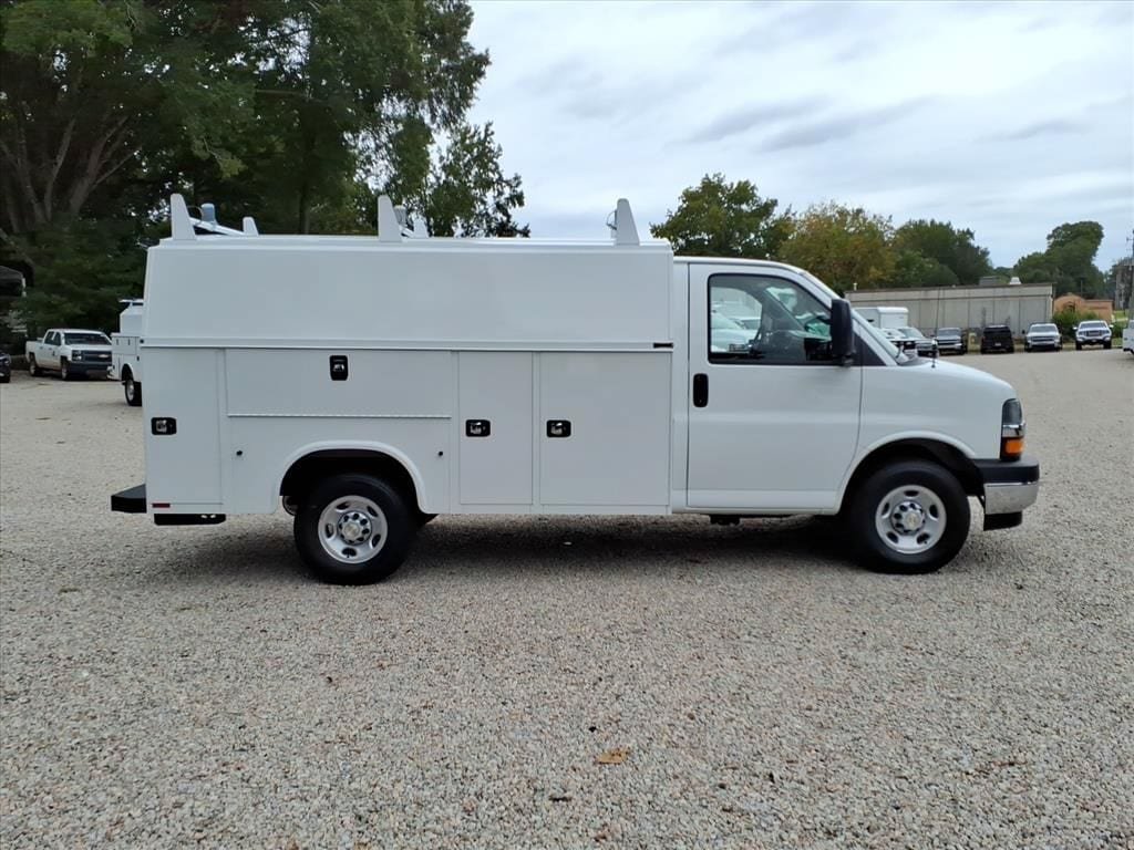 New 2025 Chevrolet Express 3500 w/ Power Convenience Package RWD image 8