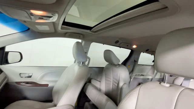 Used 2012 Toyota Sienna XLE FWD image 21