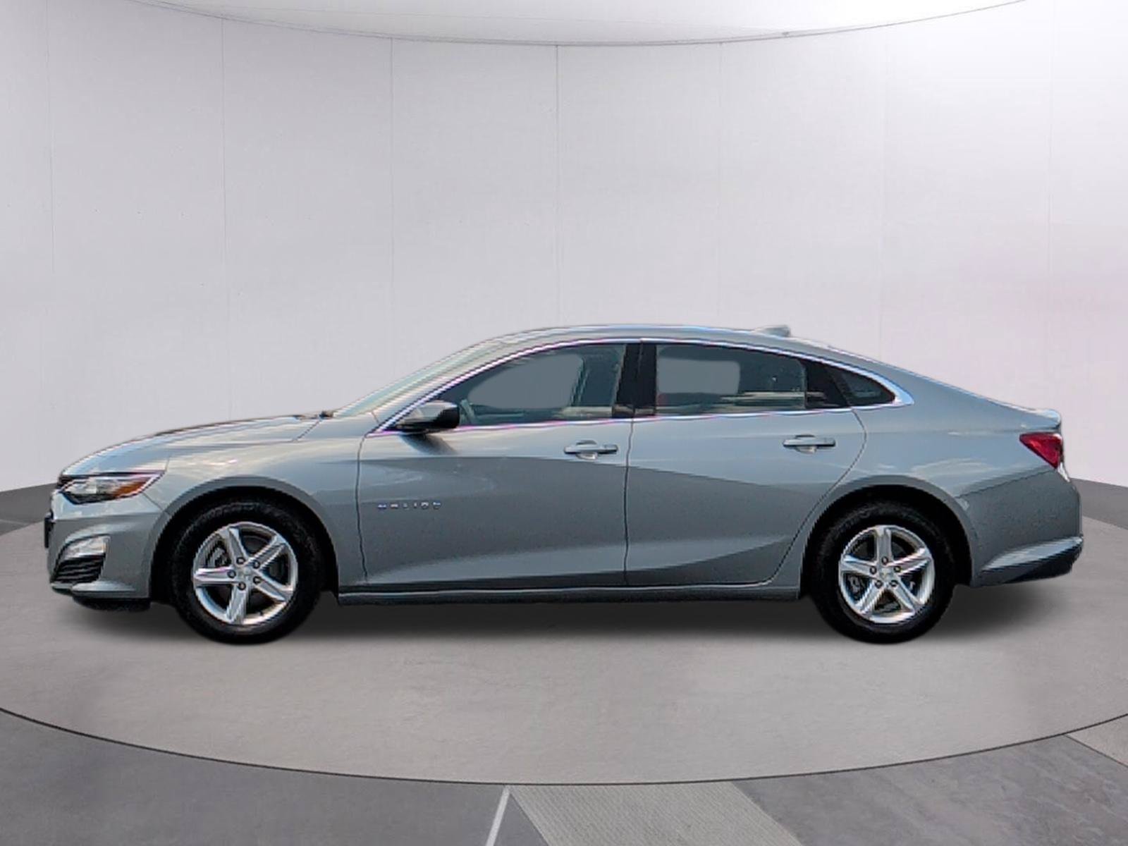 Used 2023 Chevrolet Malibu LT FWD image 2
