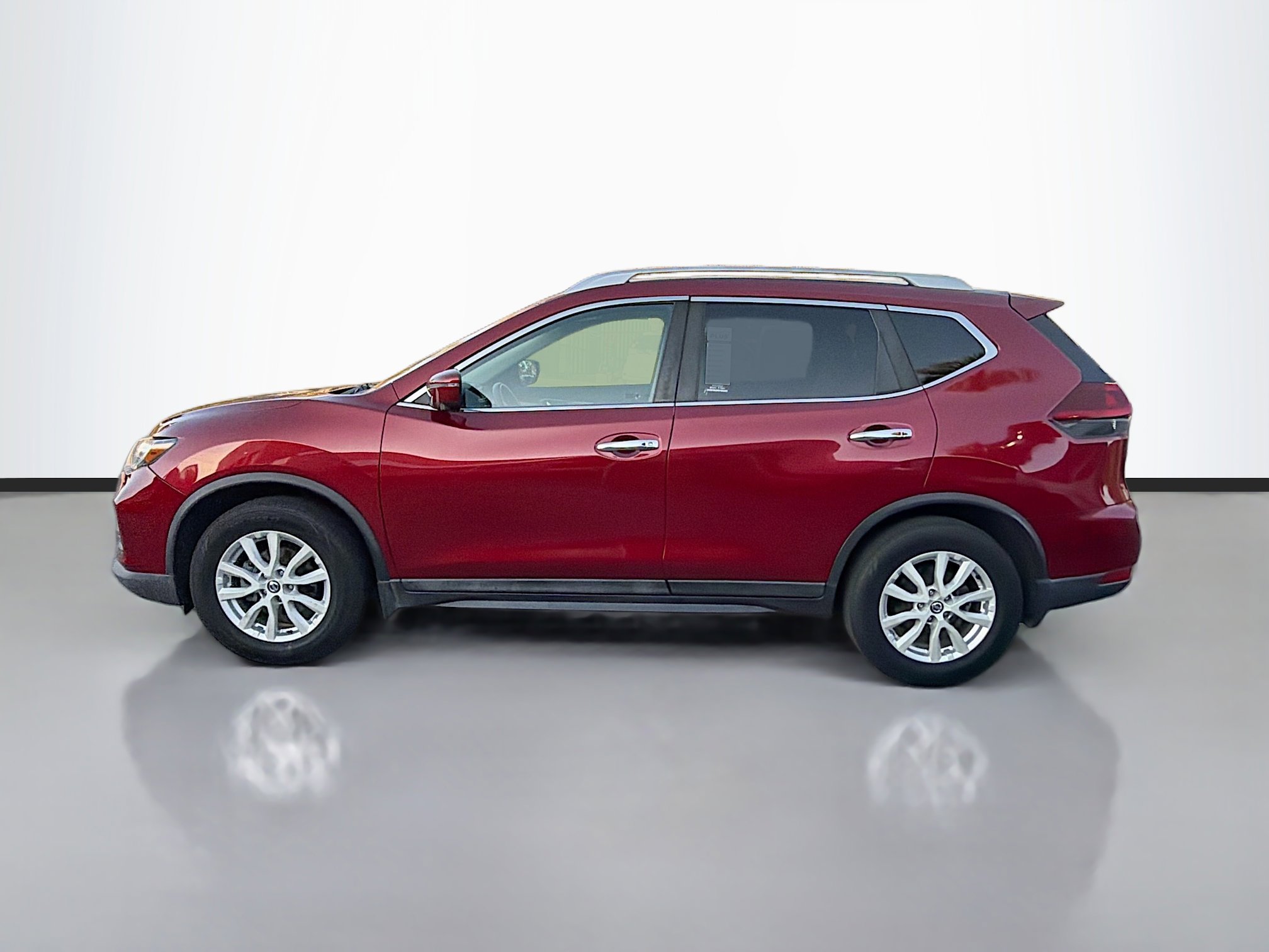 Used 2018 Nissan Rogue SV w/ Sun & Sound Touring Package image 6