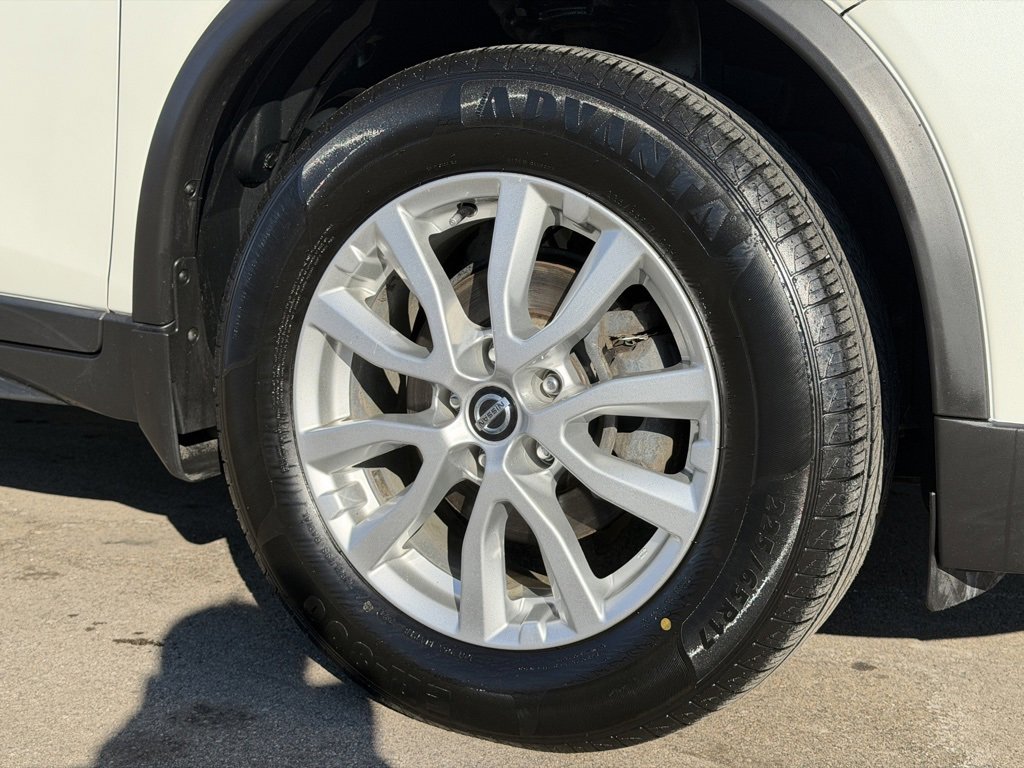 Used 2020 Nissan Rogue SV image 25