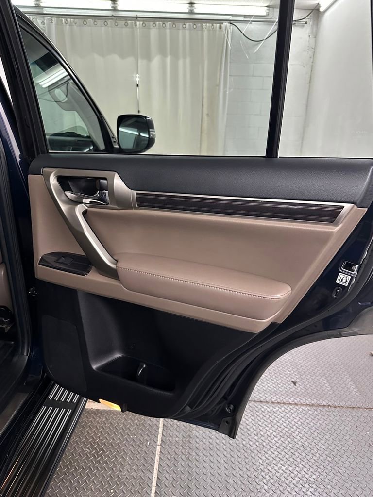 Used 2021 Lexus GX 460 Premium image 38
