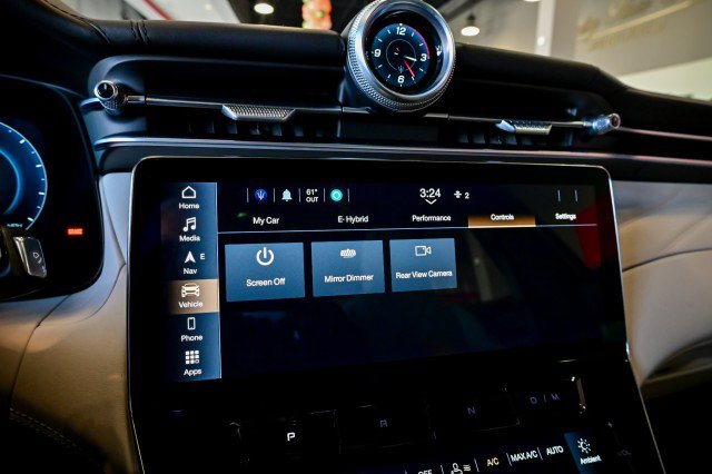 Used 2023 Maserati Grecale Modena image 37